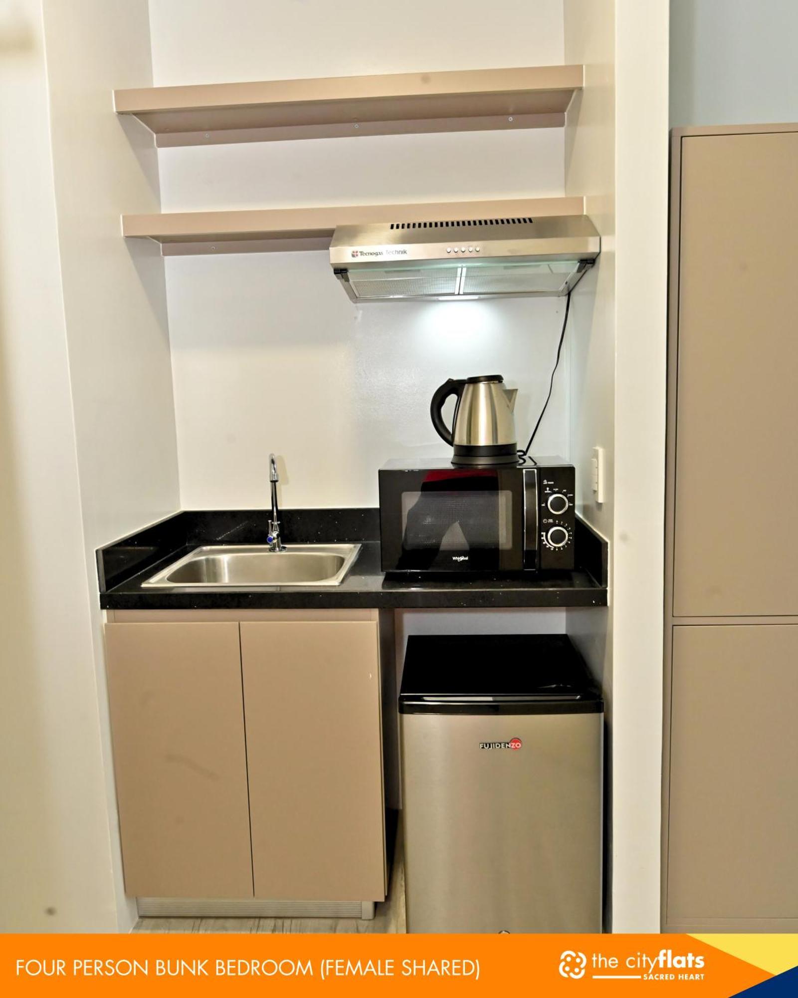 The City Flats Sacred Heart Makati City Стая снимка